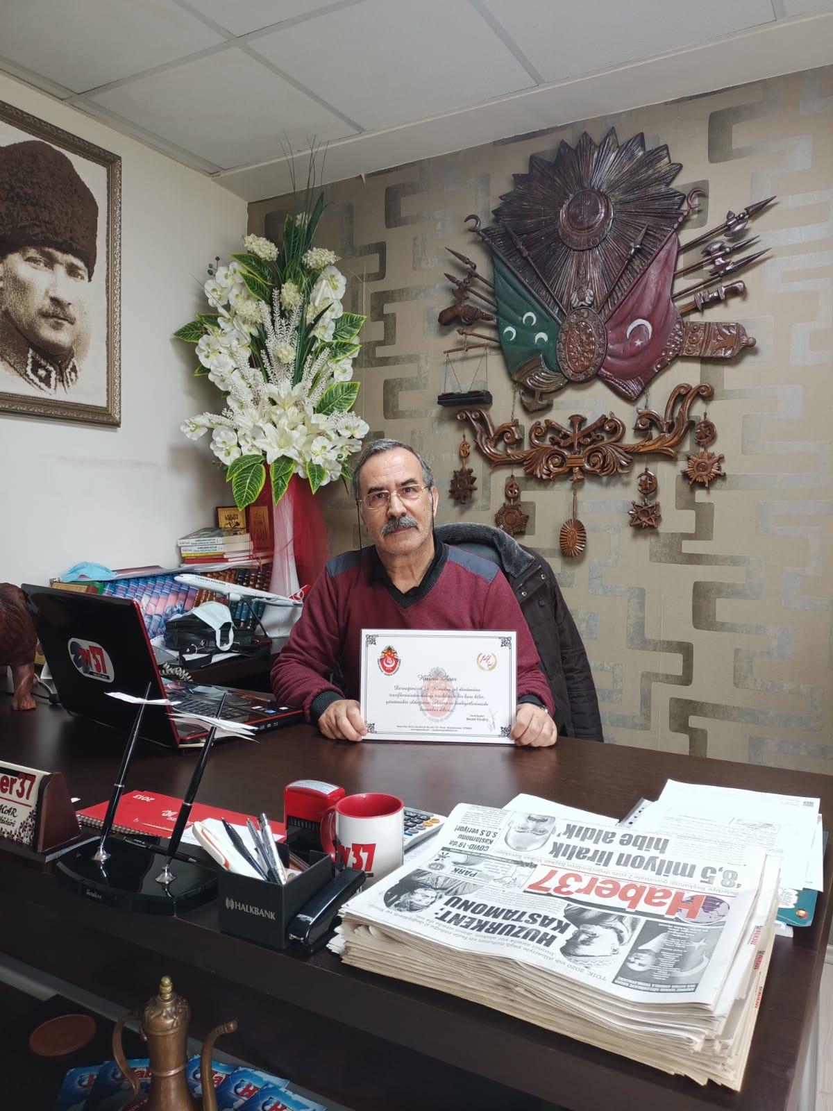 Tosya Haber 37 gazetesinin genel yayın yönetmeni ve sahibi Hüsnü acar.